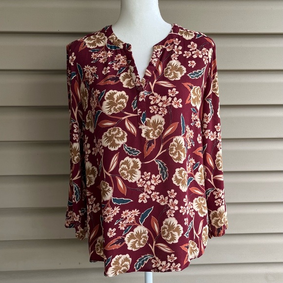 Daniel Rainn Tops - •Daniel Rainn• Split Neck Floral Popover Blouse - Size Large